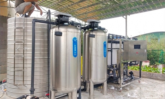 處理量每小時8噸超濾設備，解決河水渾濁、雜質多、色度、氣味、細菌含量超標